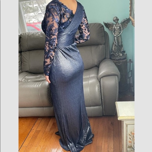 Tadashi Shoji New Women's gown - Picture 3 of 6